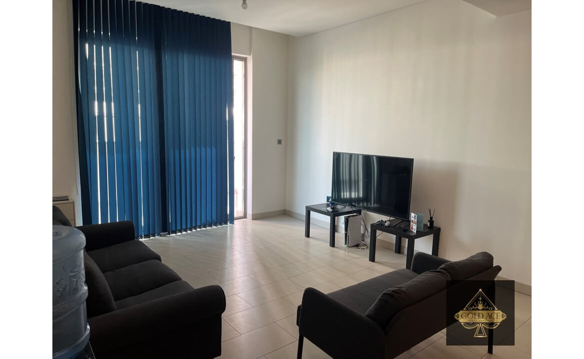 A Spacious 2-Bedroom Apartment to Rent - 4